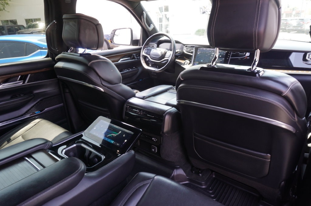 2022 Jeep Grand Wagoneer Series II - Photo 11