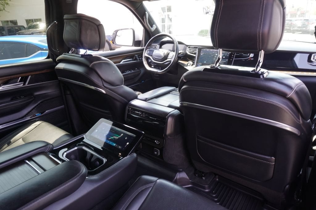 2022 Jeep Grand Wagoneer Series II - Photo 11