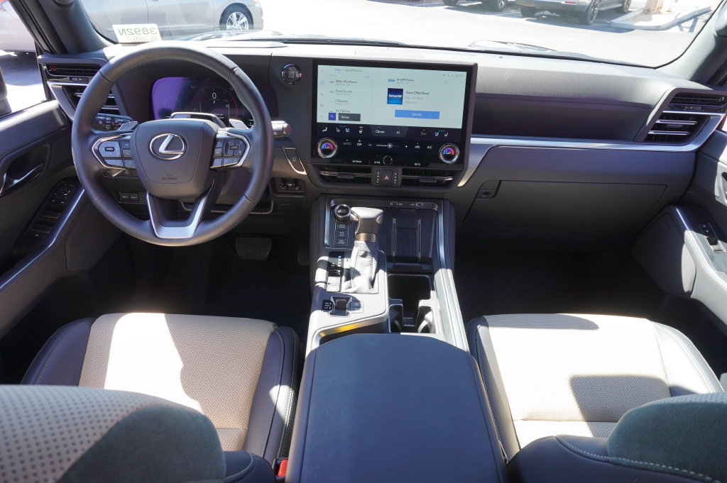 2025 Lexus GX Premium - Photo 14