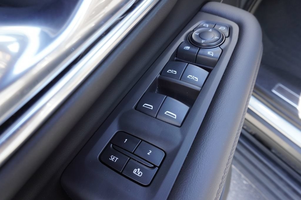2024 GMC Yukon XL AT4 - Photo 18