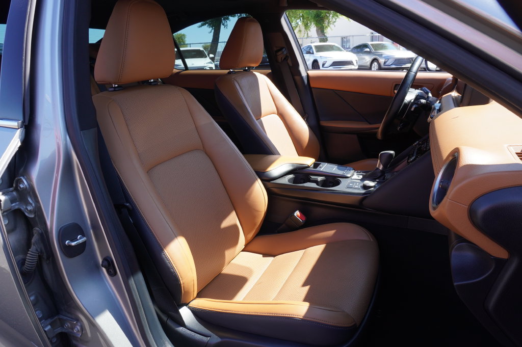 2021 Lexus IS 300 - Photo 15