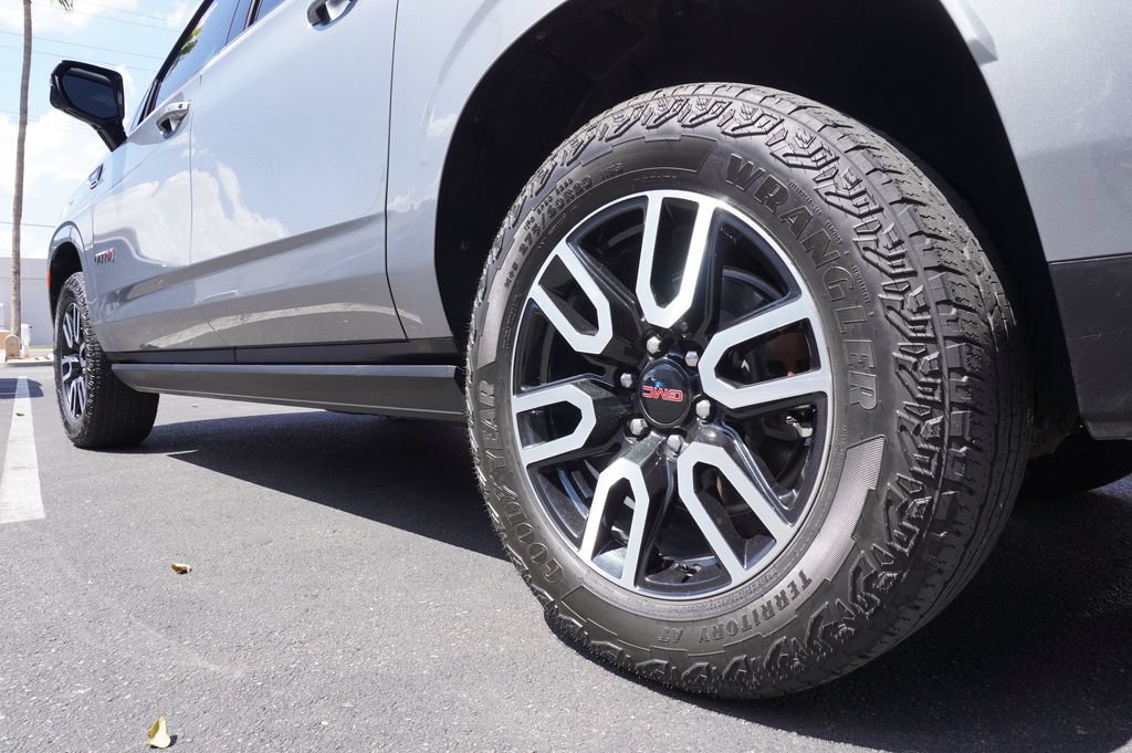 2024 GMC Yukon XL AT4 - Photo 7