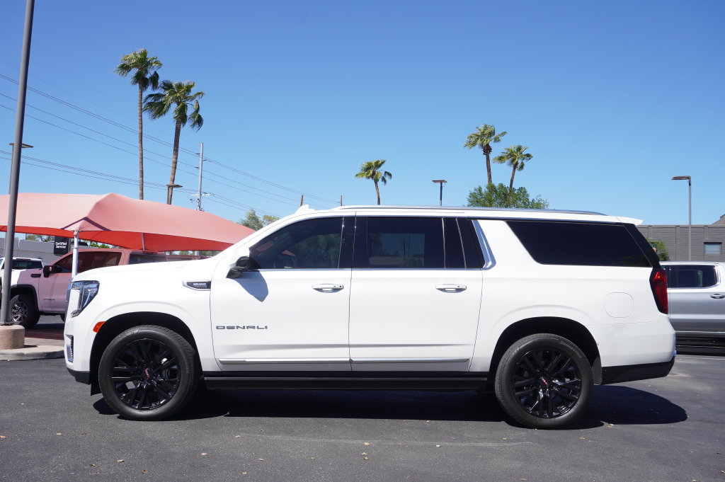2022 GMC Yukon XL Denali - Photo 2