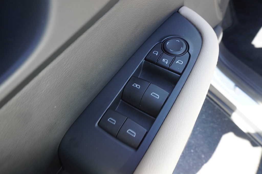 2025 Buick Enclave Preferred - Photo 17