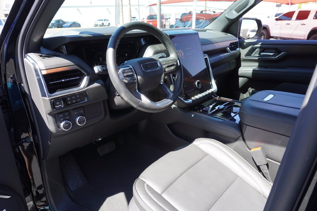 2026 GMC Yukon Denali - Photo 18