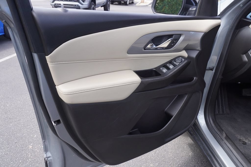 2023 Chevrolet Traverse LS - Photo 15