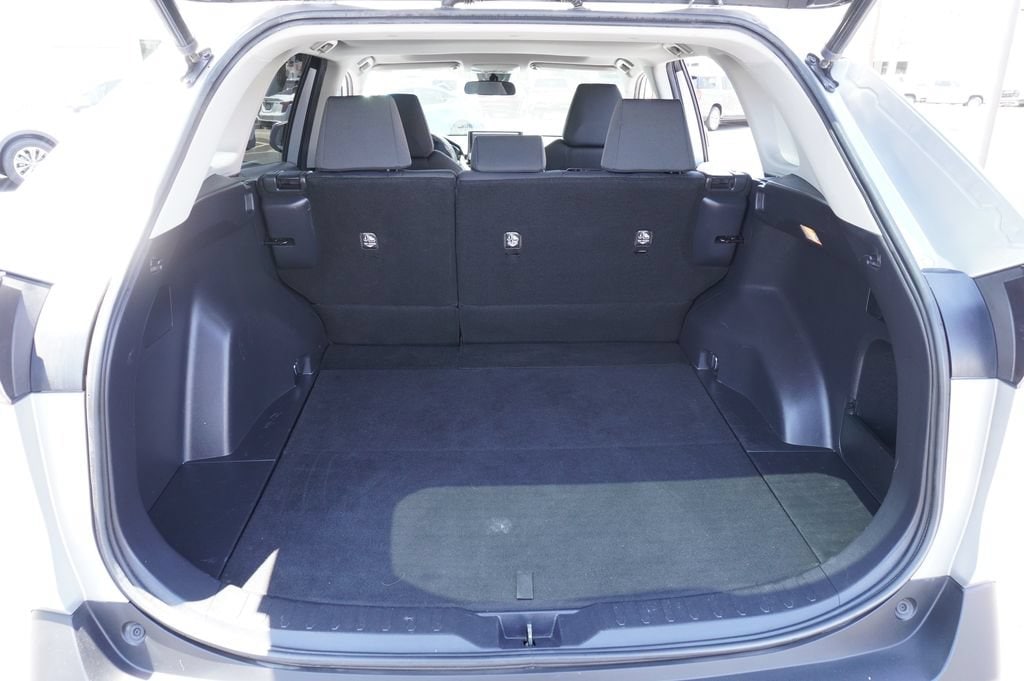 2021 Toyota RAV4 XLE - Photo 8