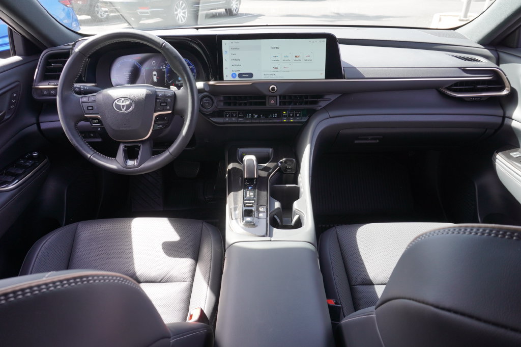 2025 Toyota Crown Signia XLE - Photo 14