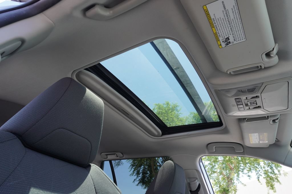 2021 Toyota RAV4 XLE - Photo 13