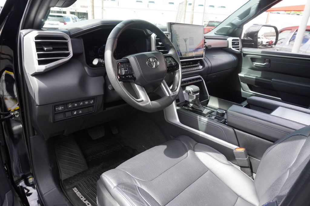 2023 Toyota Sequoia Platinum - Photo 17