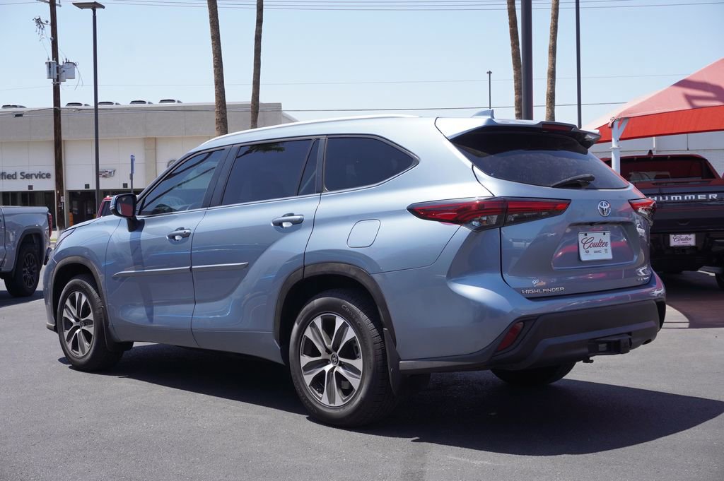 2023 Toyota Highlander L photo 2