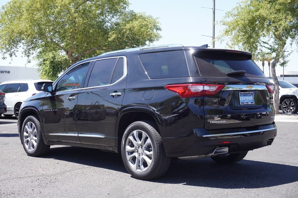 2021 Chevrolet Traverse Premier photo 2