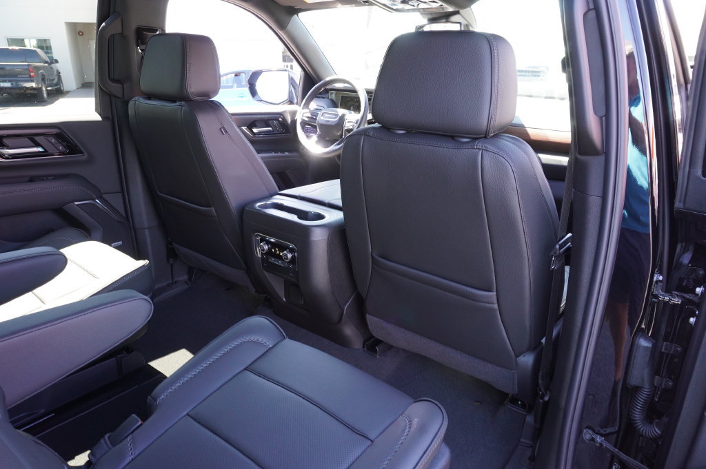 2026 GMC Yukon Denali - Photo 12