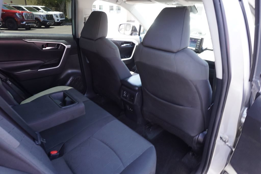 2021 Toyota RAV4 XLE - Photo 10