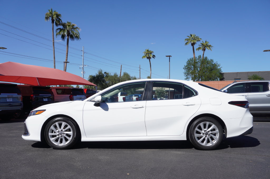2024 Toyota Camry LE - Photo 2