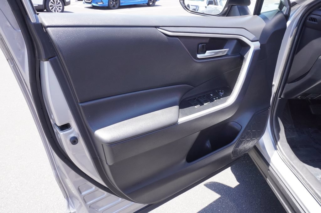 2021 Toyota RAV4 XLE - Photo 15