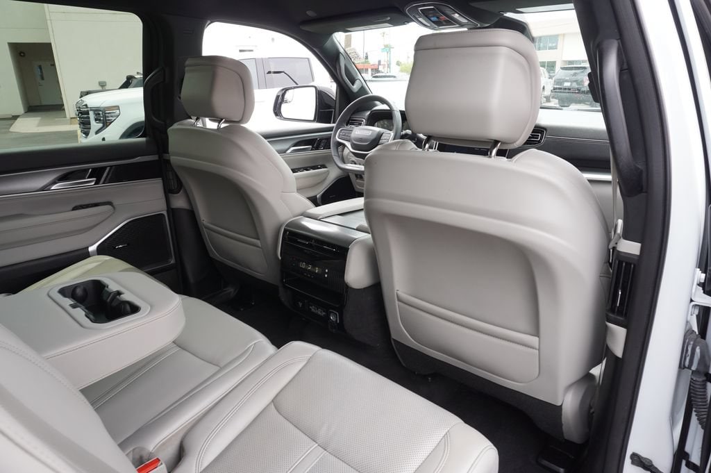 2025 Jeep Wagoneer Series I - Photo 11