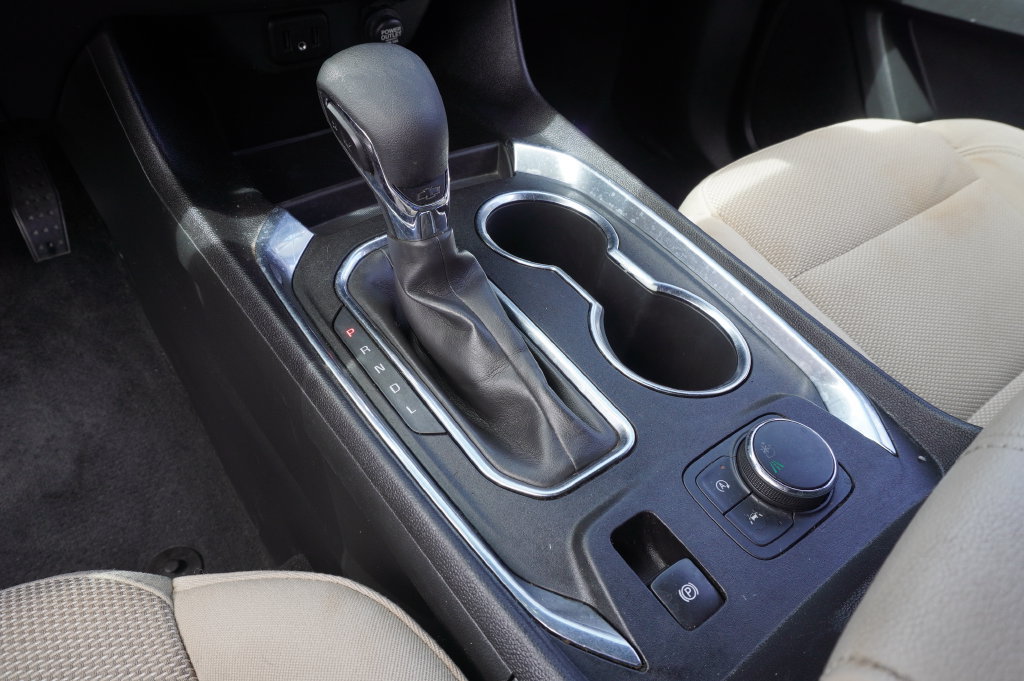 2023 Chevrolet Traverse LS - Photo 18