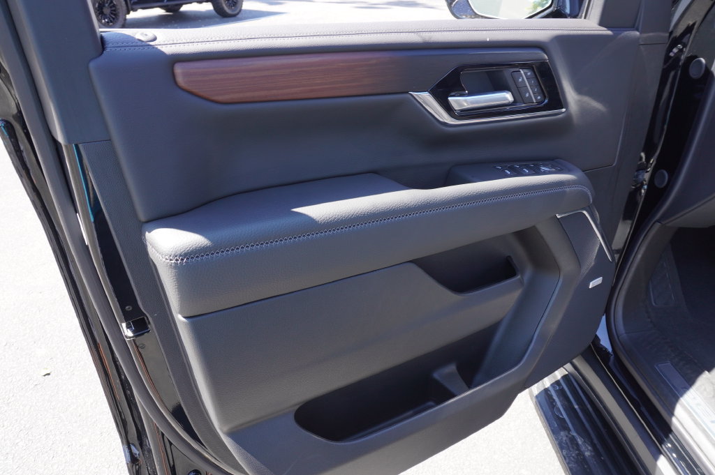 2026 GMC Yukon Denali - Photo 16