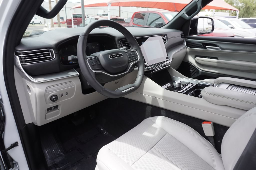 2025 Jeep Wagoneer Series I - Photo 17