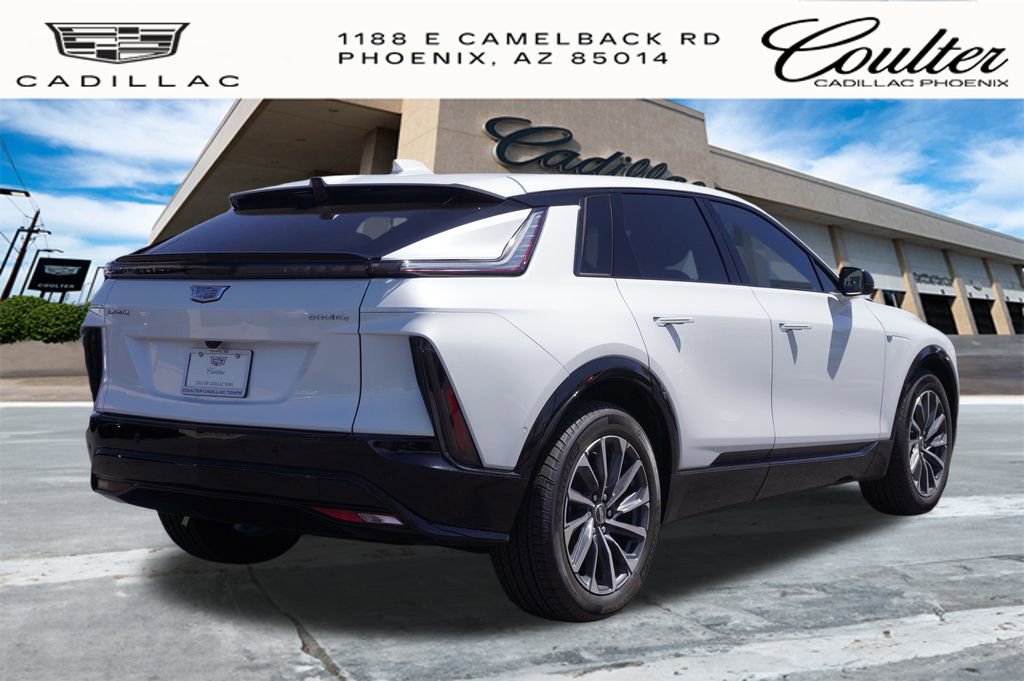 2025 Cadillac Lyriq Sport photo 2