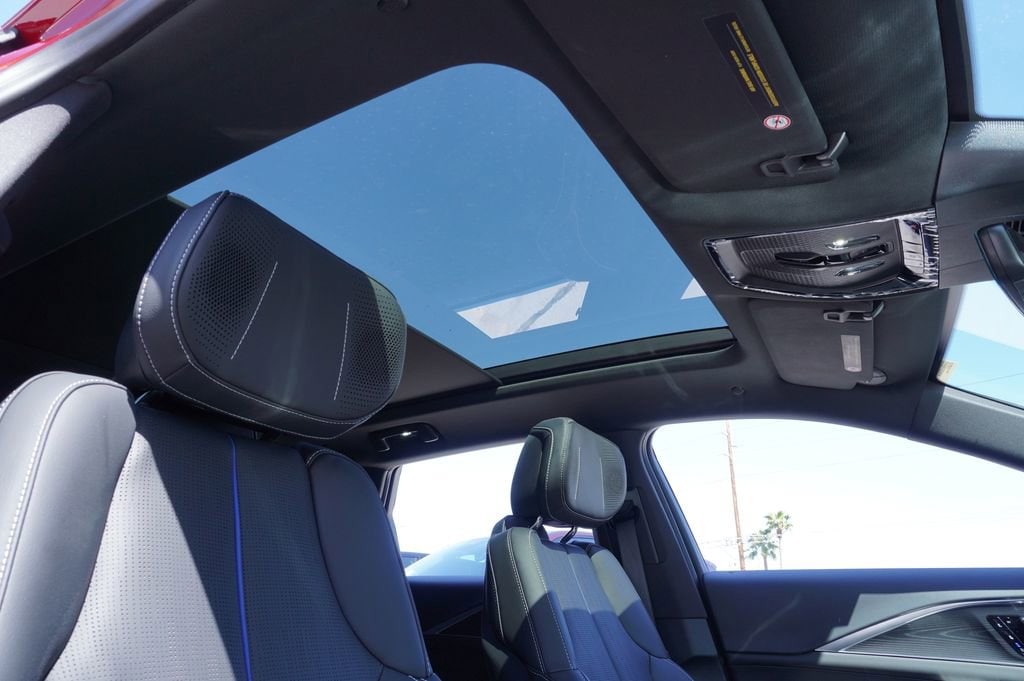 2025 Cadillac LYRIQ Luxury 2 - Photo 12