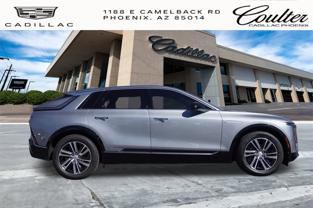 2026 Cadillac Lyriq Luxury photo 2