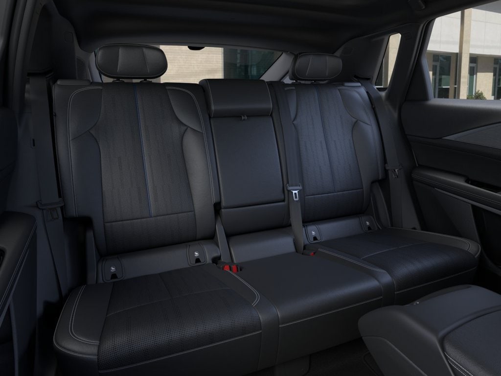 2027 Cadillac LYRIQ Luxury - Photo 16