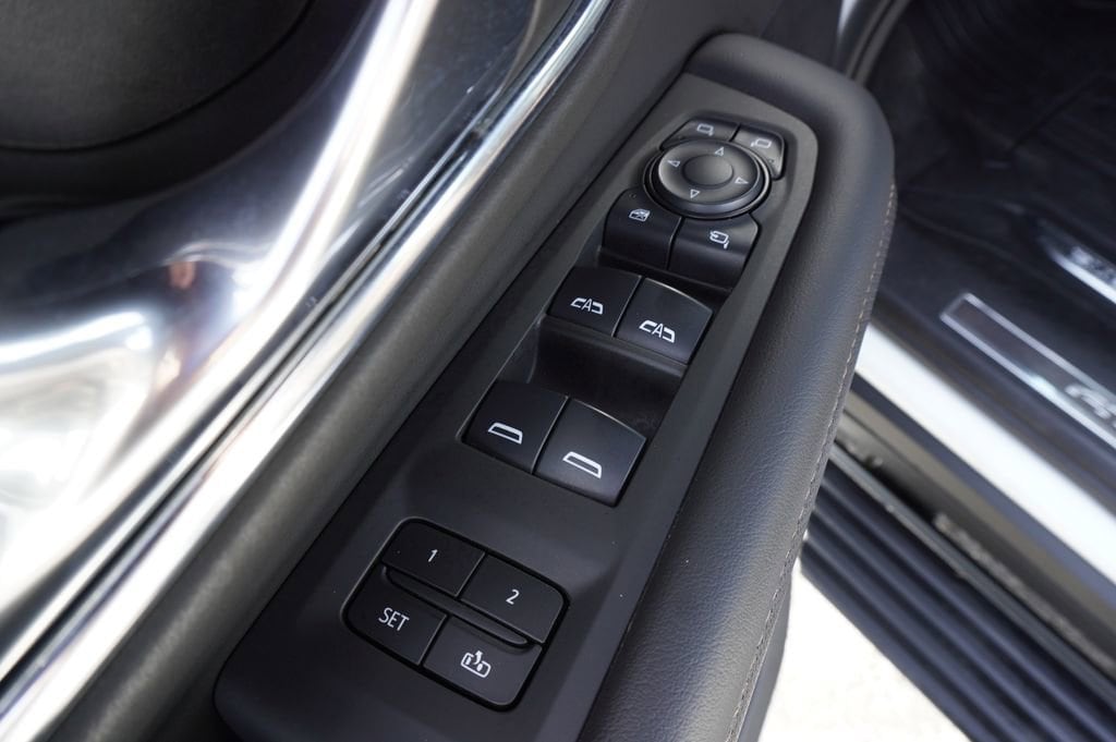 2024 GMC Yukon AT4 - Photo 17