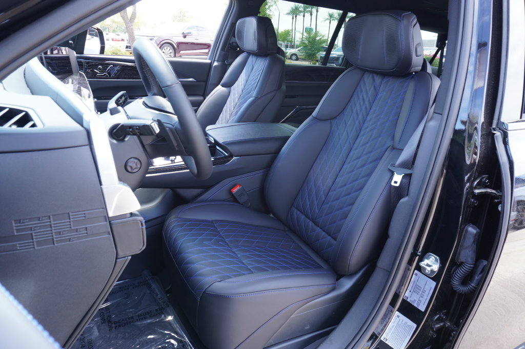 2026 Cadillac Escalade IQL Luxury - Photo 13