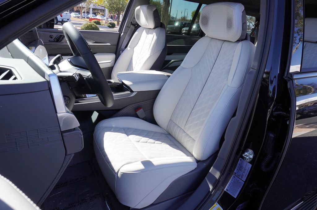 2026 Cadillac Escalade IQL Luxury - Photo 13