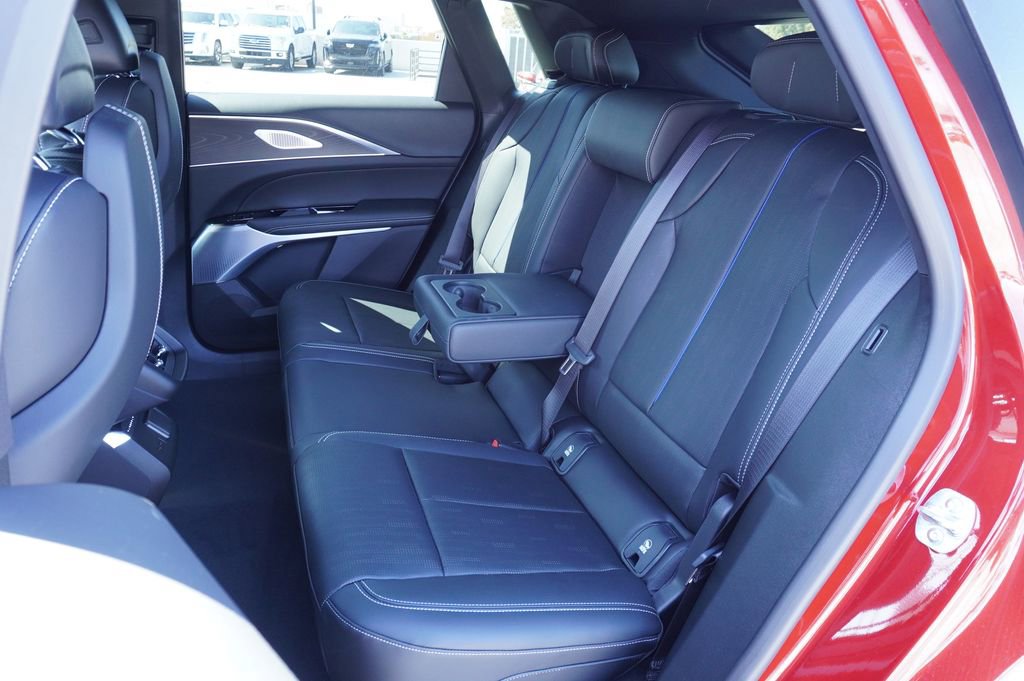 2025 Cadillac LYRIQ Luxury 2 - Photo 8