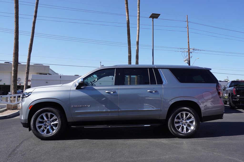 2024 Chevrolet Suburban Premier photo 2