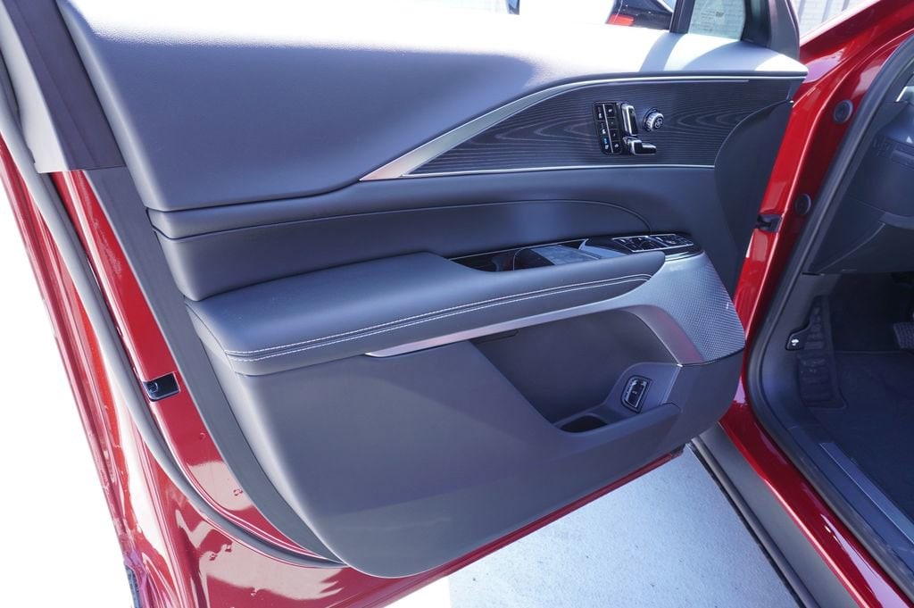 2025 Cadillac LYRIQ Luxury 2 - Photo 14