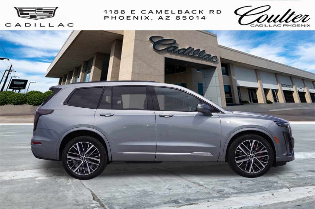 2025 Cadillac XT6 Sport photo 2