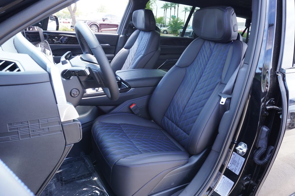 2026 Cadillac Escalade IQL Luxury - Photo 13