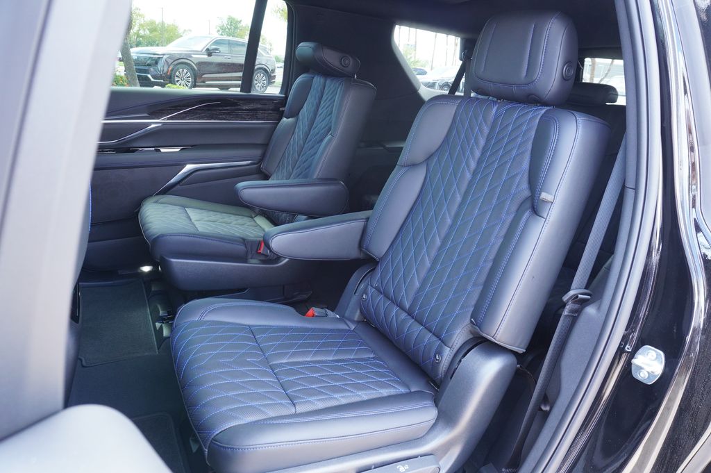 2026 Cadillac Escalade IQL Luxury - Photo 8