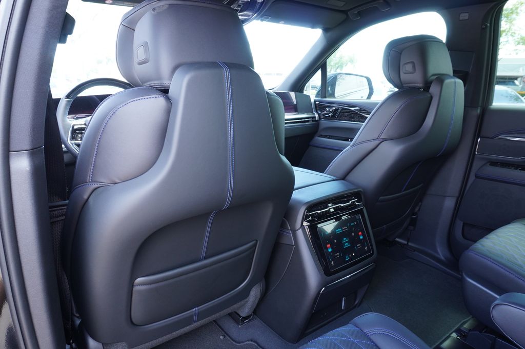 2026 Cadillac Escalade IQL Luxury - Photo 10