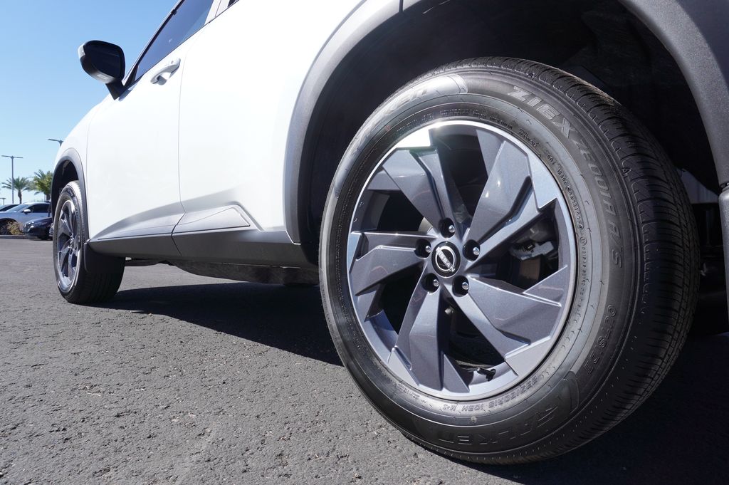 2026 Nissan Rogue SV - Photo 6