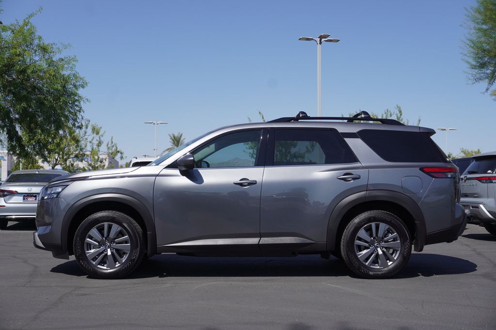 2025 Nissan Pathfinder SV photo 2
