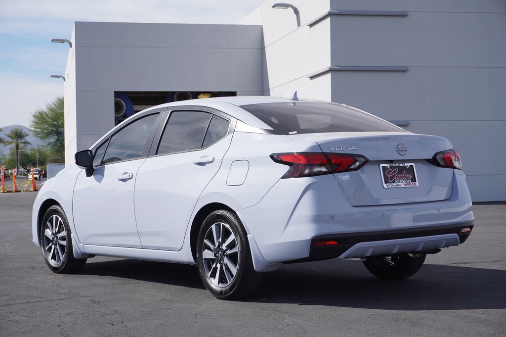 2025 Nissan Versa 1.6 SV photo 3