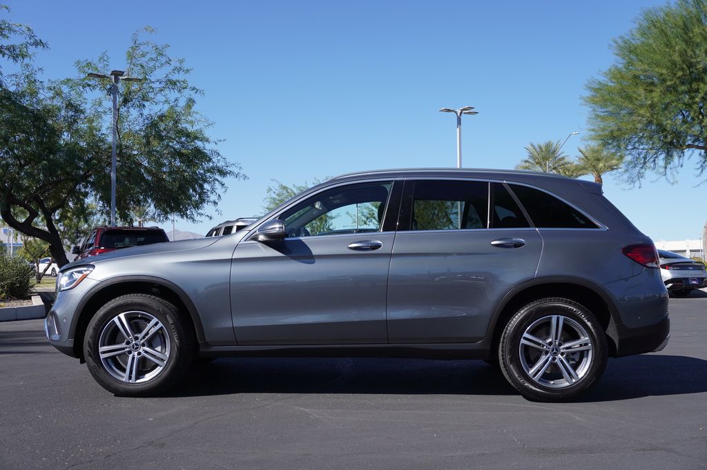 2021 Mercedes Benz GLC 300 photo 2