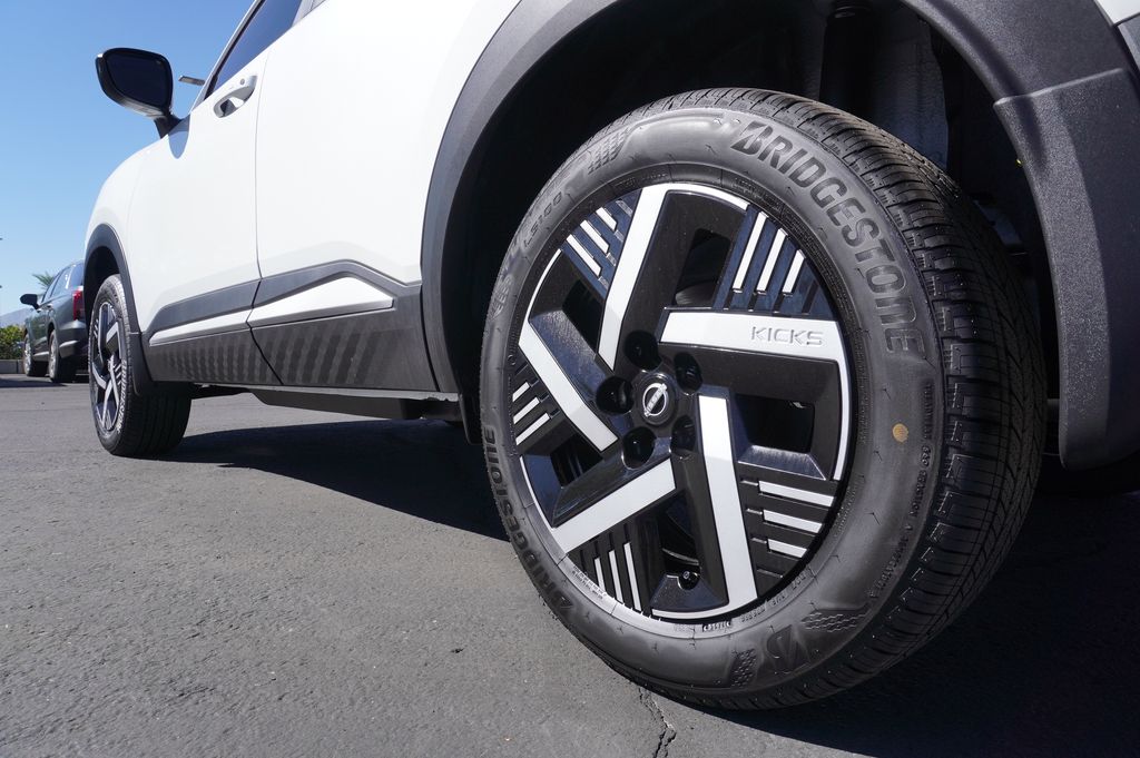 2026 Nissan KICKS SV - Photo 6