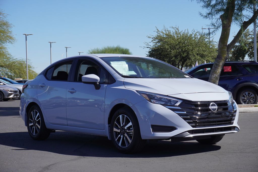 2025 Nissan Versa 1.6 SV photo 4