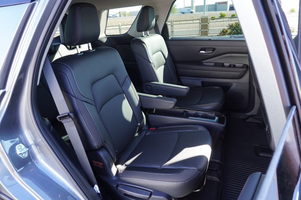 2026 Nissan Pathfinder SL - Photo 9