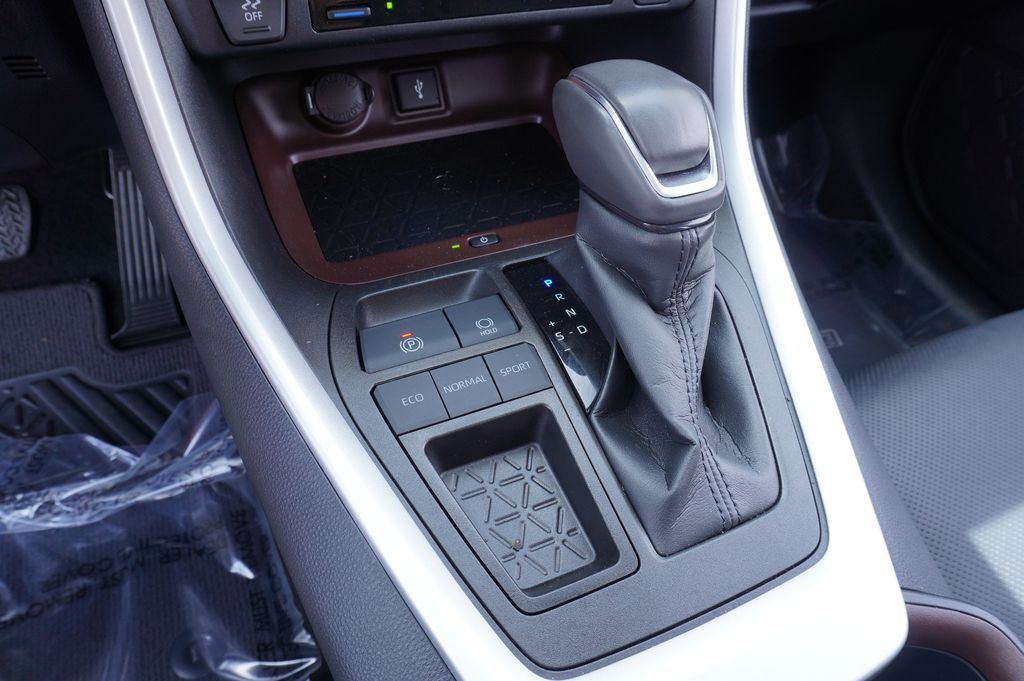 2022 Toyota RAV4 Limited - Photo 19