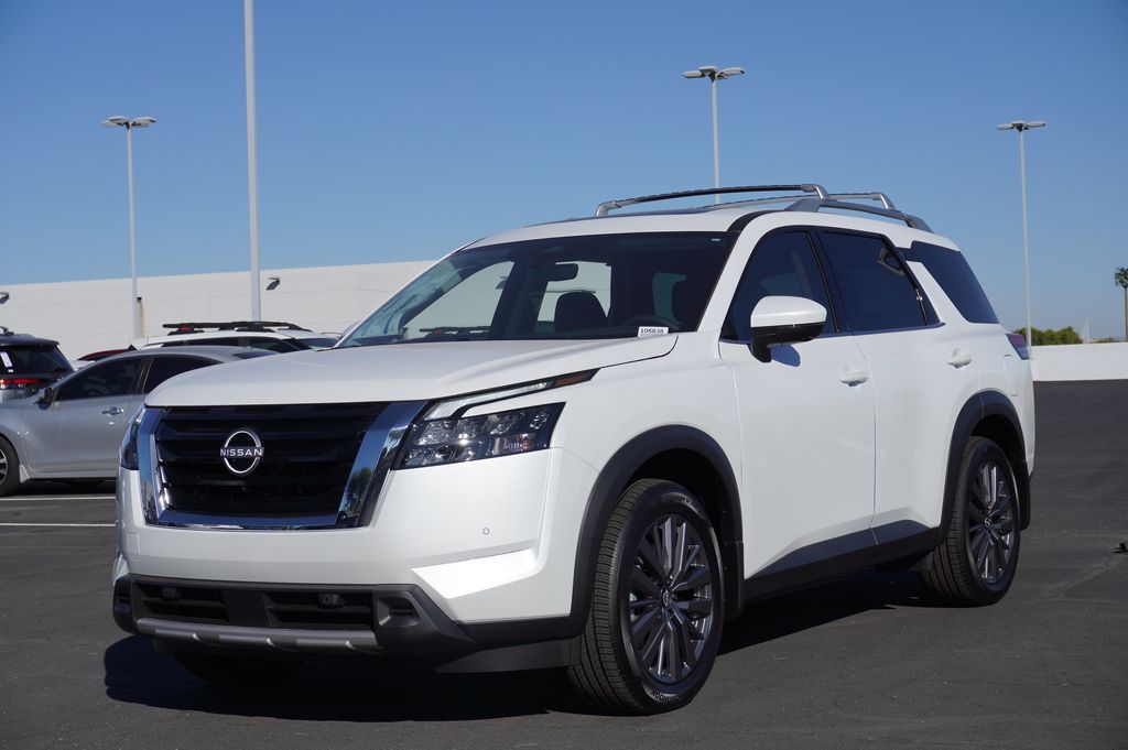 2025 Nissan Pathfinder SL 2WD's photo