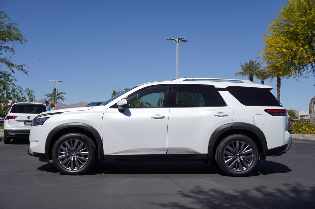 2025 Nissan Pathfinder SL photo 2