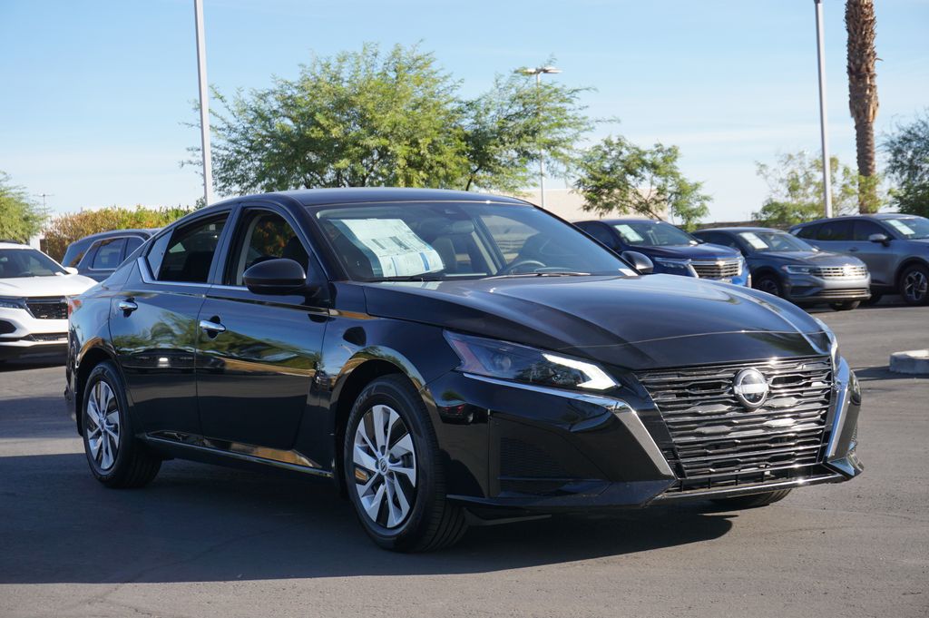 2025 Nissan Altima S photo 4