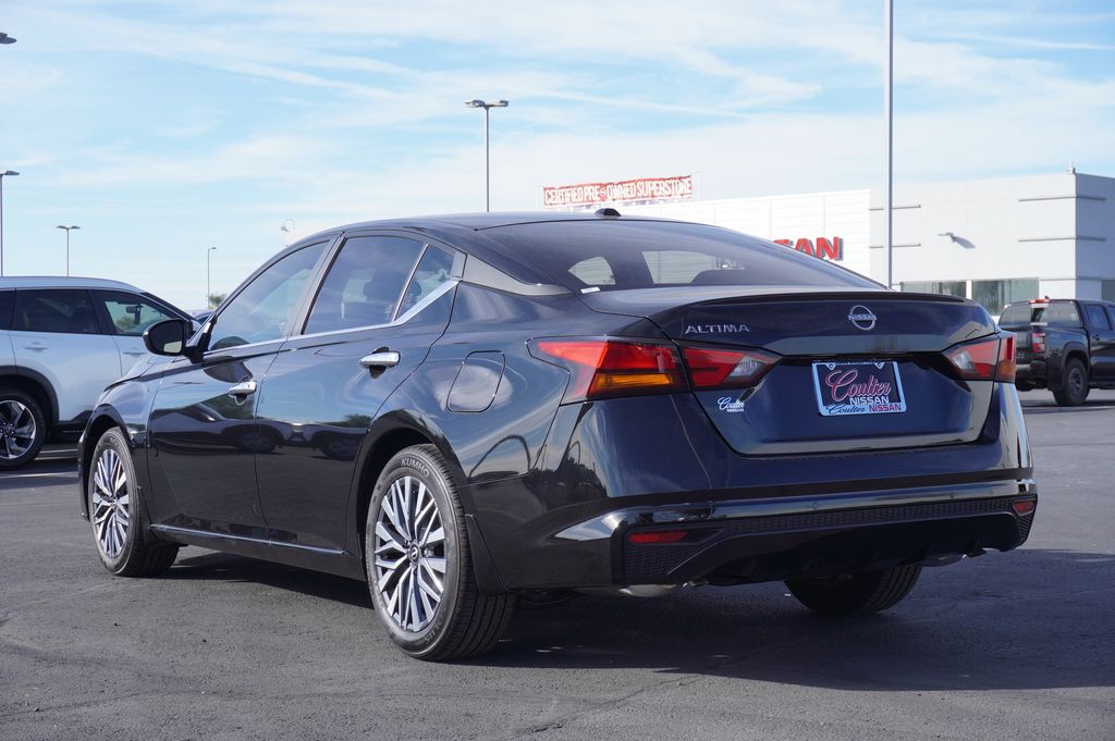2025 Nissan Altima SV photo 3